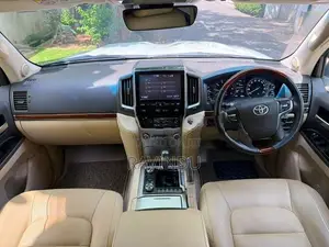 Toyota Land Cruiser V8 Genuine Face Lift 2016