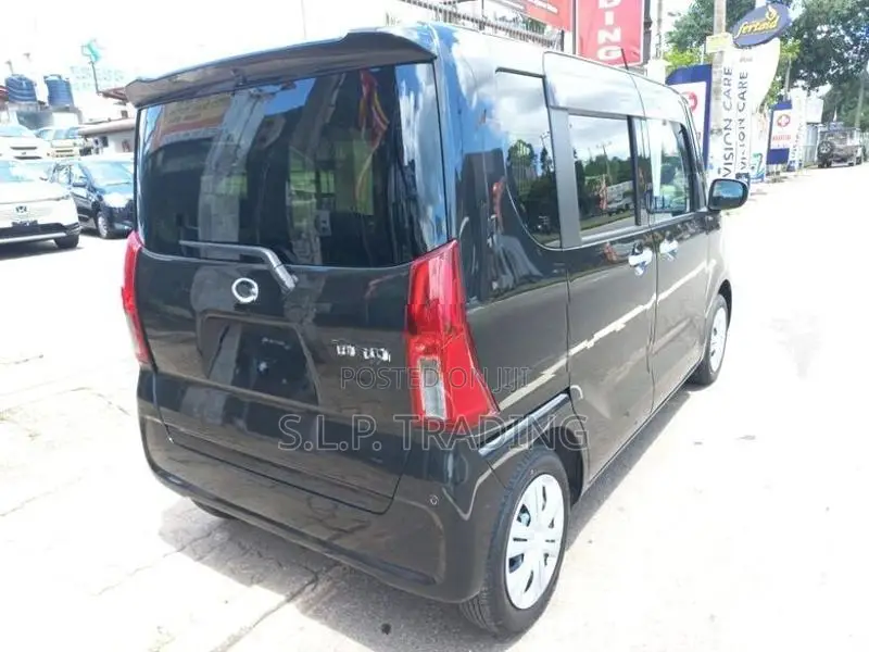 Daihatsu Tanto Single Power Door 2024
