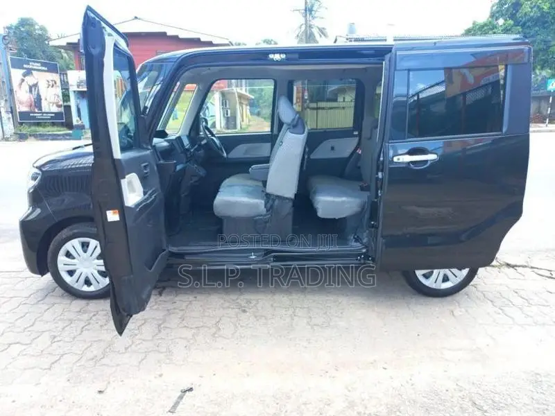 Daihatsu Tanto Single Power Door 2024