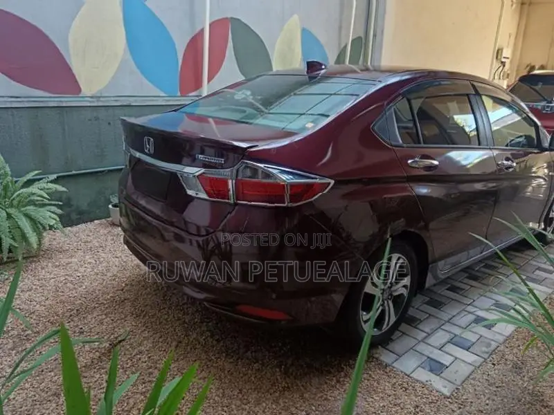 Honda Grace 2015