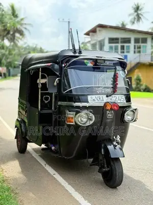 Bajaj RE 205 2012