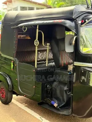 Bajaj RE 205 2012