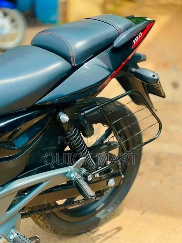 Bajaj Pulsar 180 2011