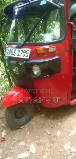 Bajaj RE 2018