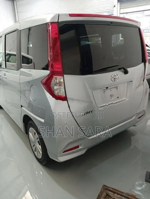 Toyota Roomy x 2023