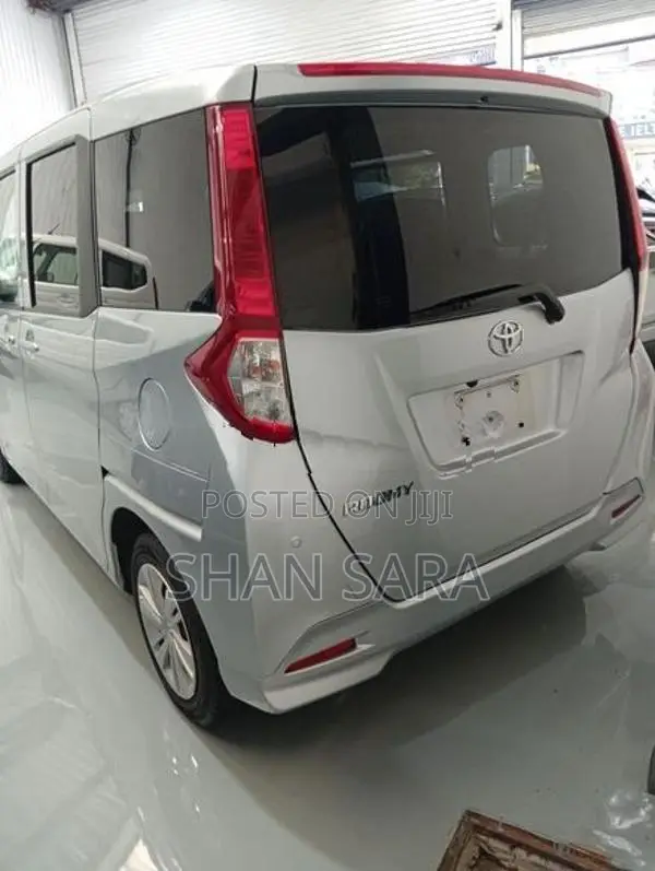 Toyota Roomy x 2023