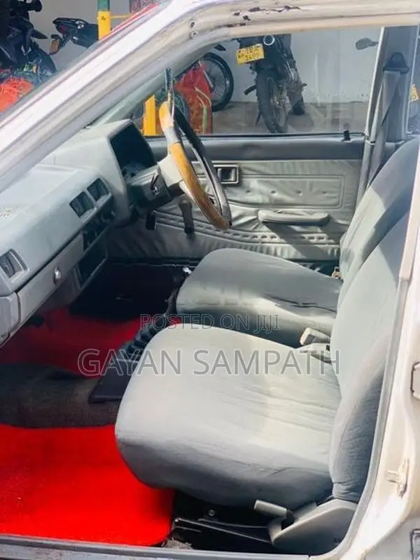 Nissan Sunny 1983