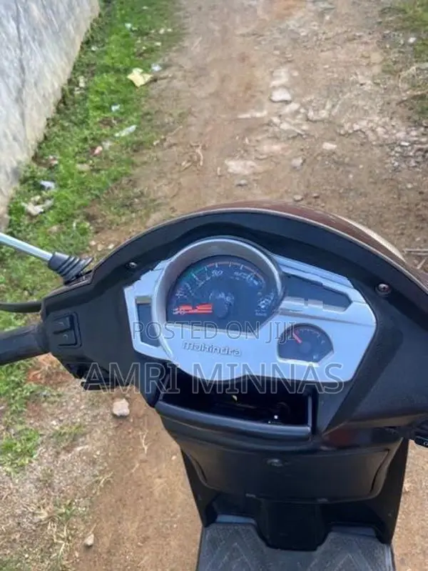 Mahindra Gusto 2015