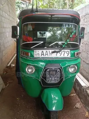 Bajaj RE 2015