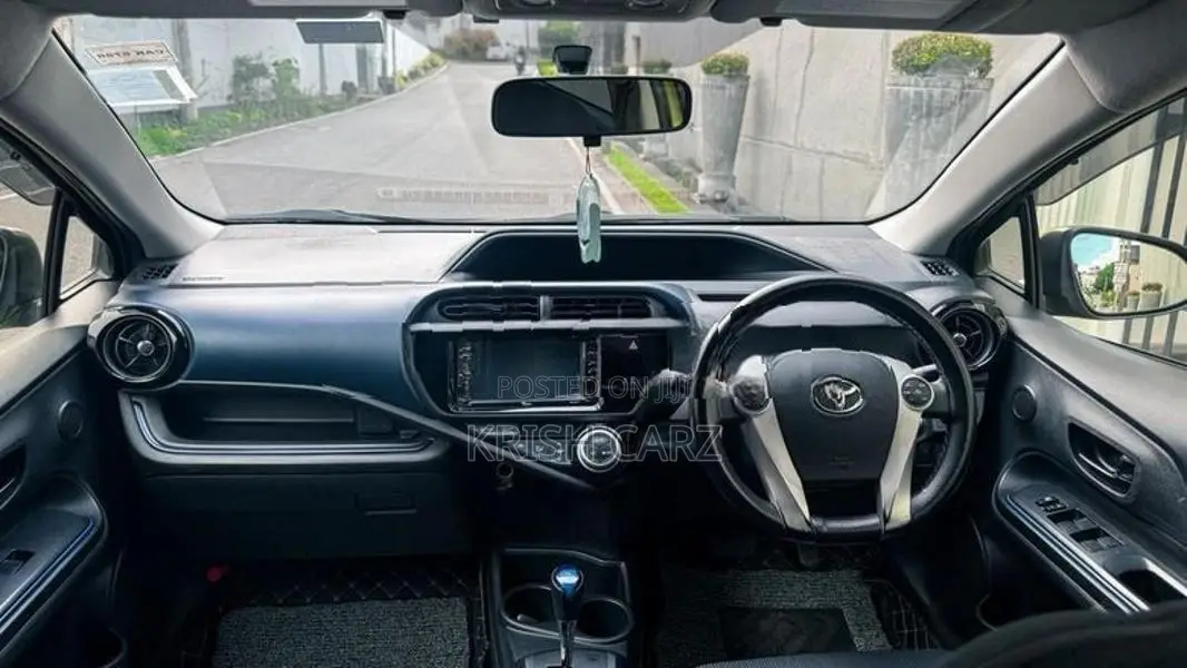 Toyota Aqua S Grade Urban 2015