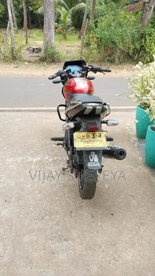 Bajaj Pulsar 180 2016
