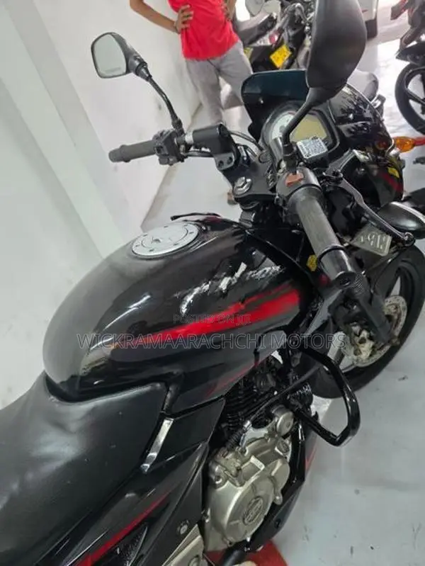 Bajaj Pulsar 180 2012