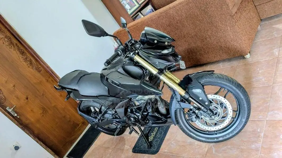 Bajaj Pulsar N160 2025