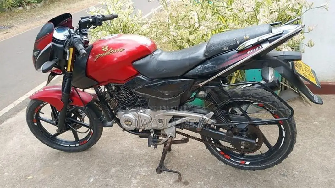 Bajaj Pulsar 180 2016