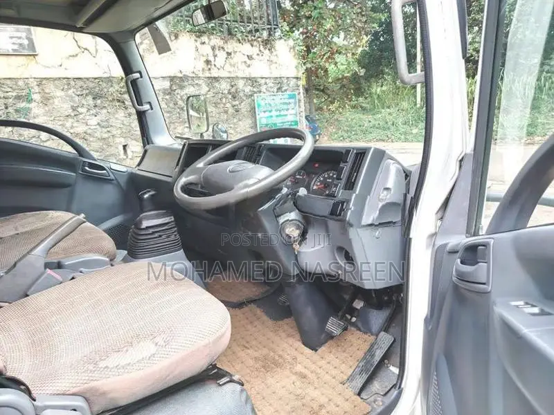 Isuzu NPR71H NPR 350 2016