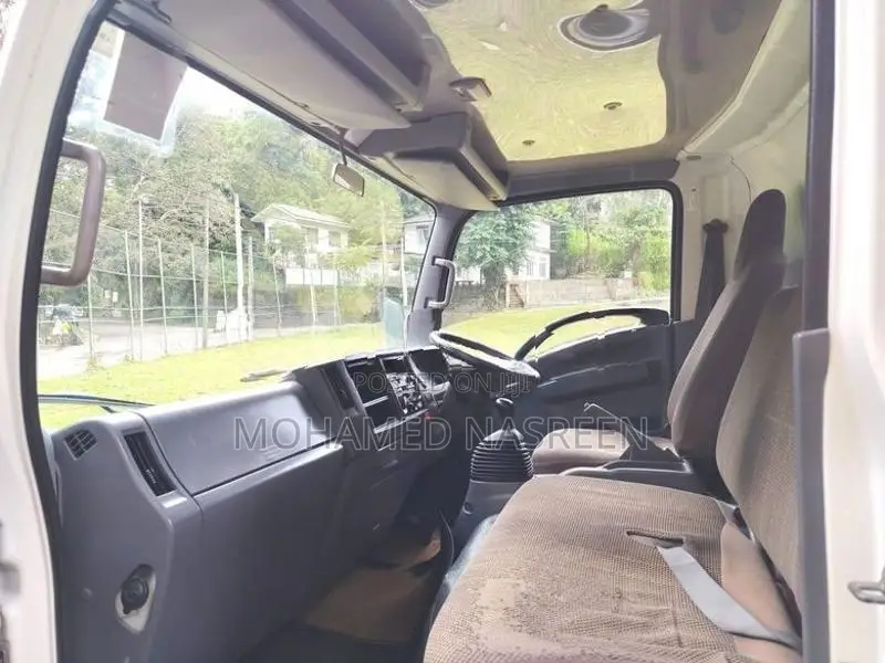 Isuzu NPR71H NPR 350 2016