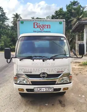 Toyota Dyna Hino 300 2016