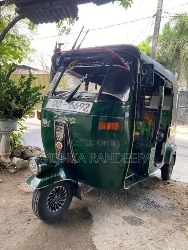 Bajaj RE 2015