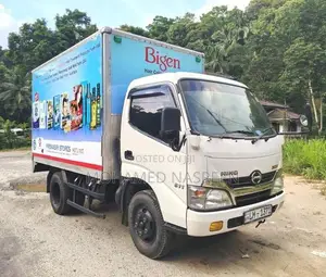 Toyota Dyna Hino 300 2016