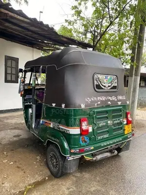 Bajaj RE 2015