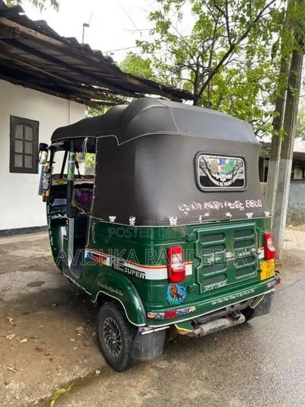 Bajaj RE 2015