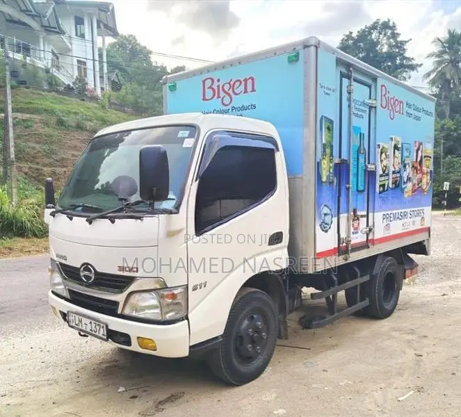 Toyota Dyna Hino 300 2016