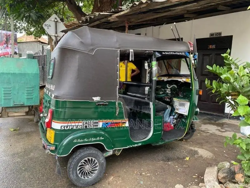 Bajaj RE 2015
