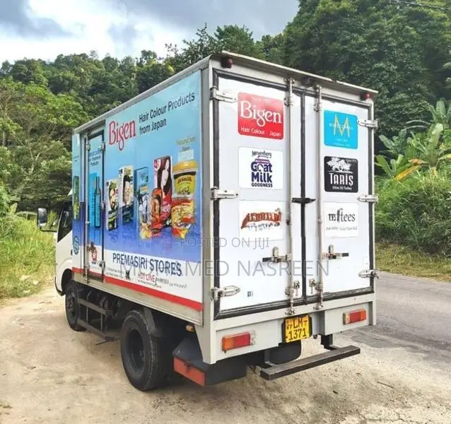 Toyota Dyna Hino 300 2016