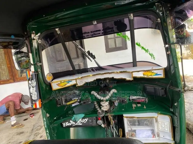 Bajaj RE 2015