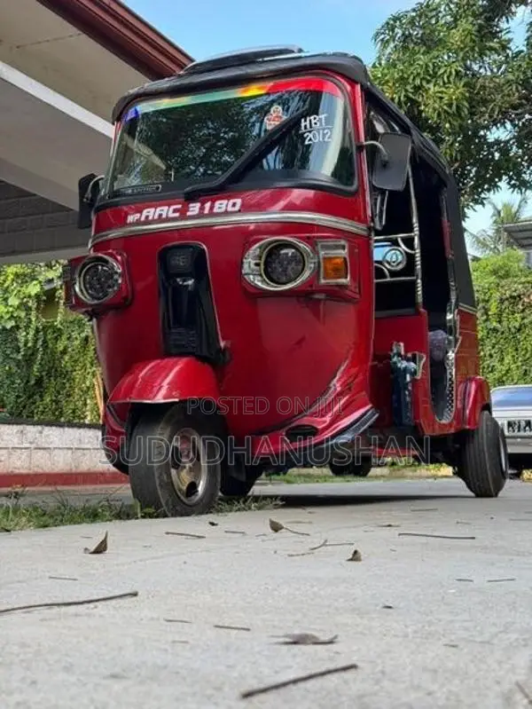 Bajaj RE 205 2012