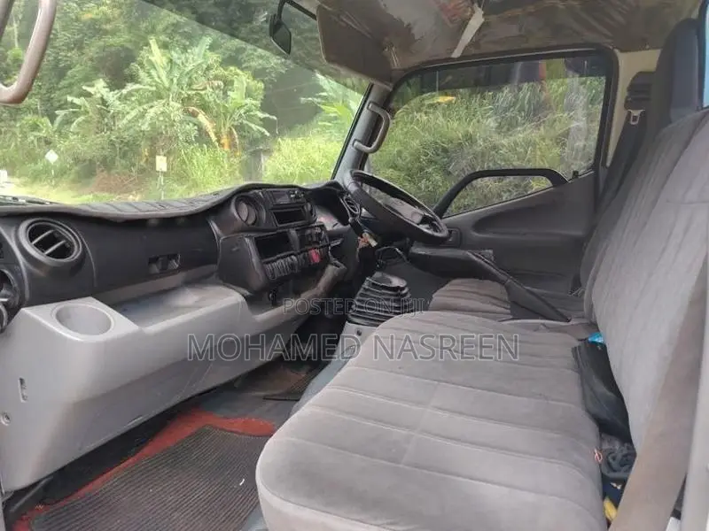 Toyota Dyna Hino 300 2016