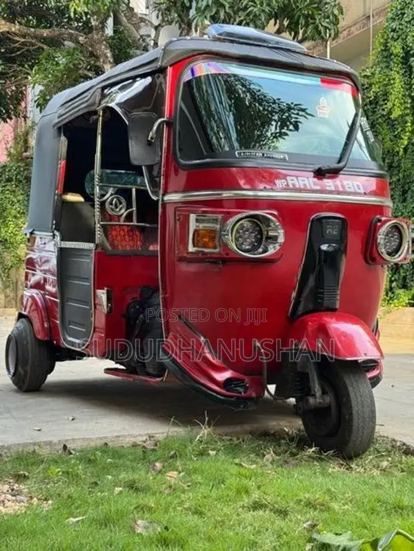 Bajaj RE 205 2012