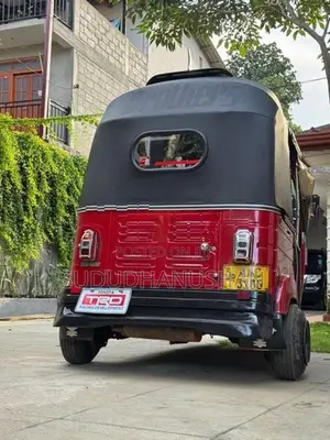 Bajaj RE 205 2012