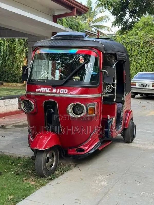 Bajaj RE 205 2012
