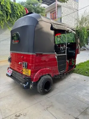 Bajaj RE 205 2012