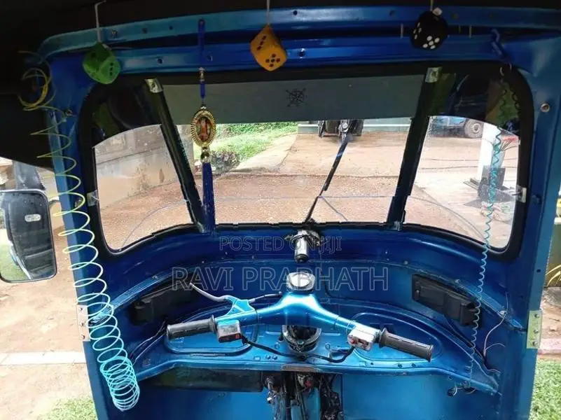 Bajaj RE 2004