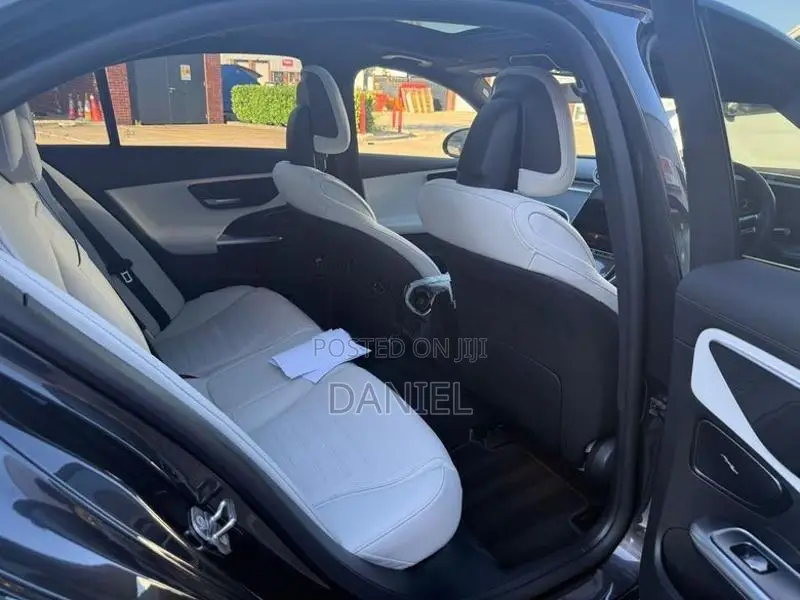 Mercedes Benz C200 2025