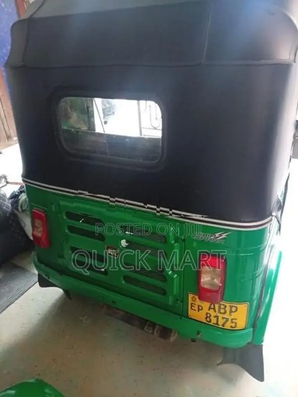Bajaj RE 2018