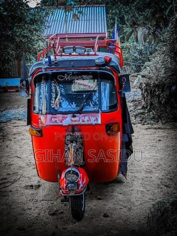 Bajaj RE 2000