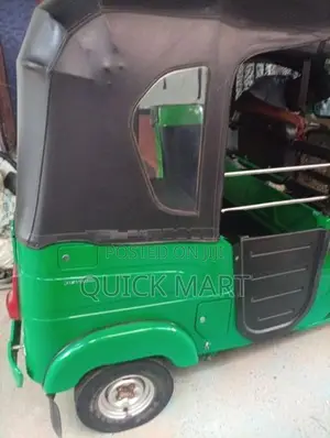 Bajaj RE 2018