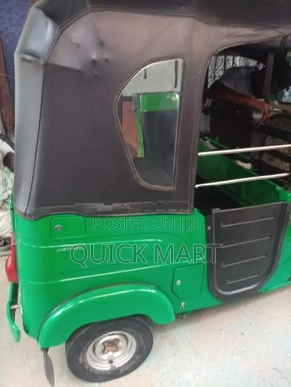 Bajaj RE 2018