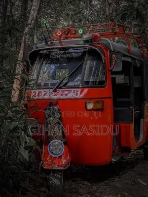 Bajaj RE 2000