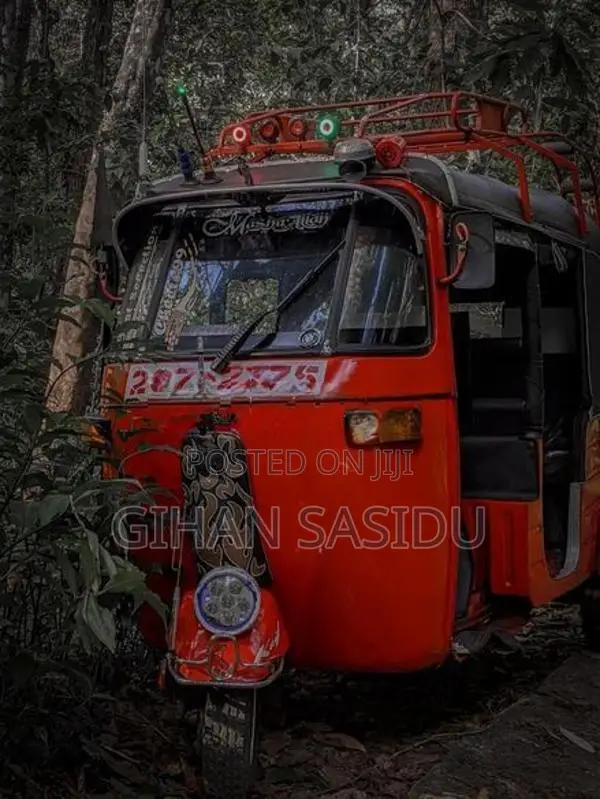 Bajaj RE 2000