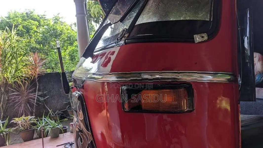 Bajaj RE 2000
