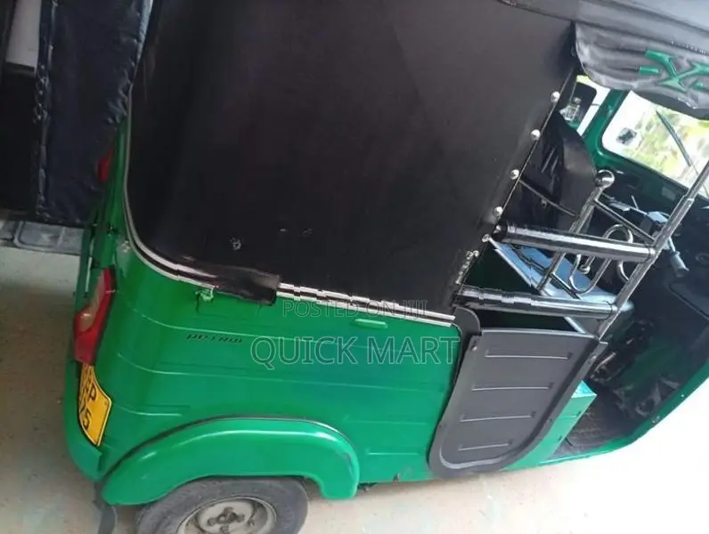 Bajaj RE 2018