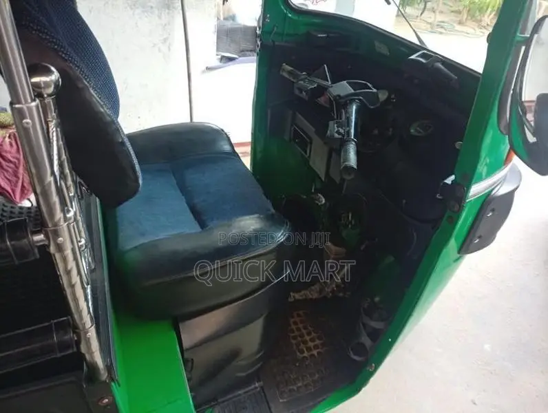 Bajaj RE 2018