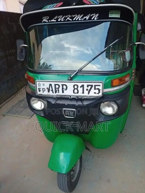 Bajaj RE 2018