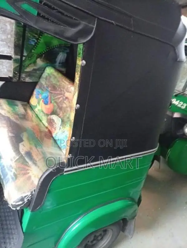 Bajaj RE 2018