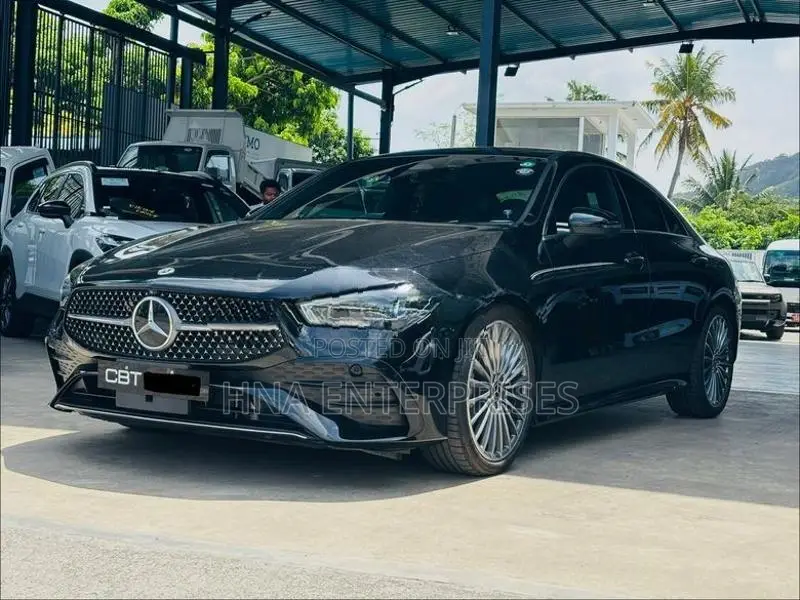 Mercedes Benz CLA 180 AMG Premium 2024