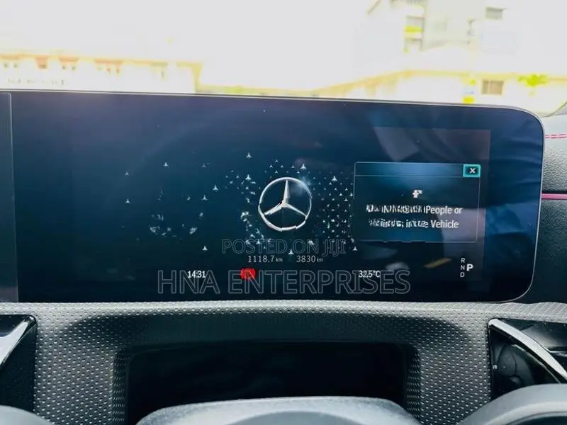Mercedes Benz CLA 180 AMG Premium 2024